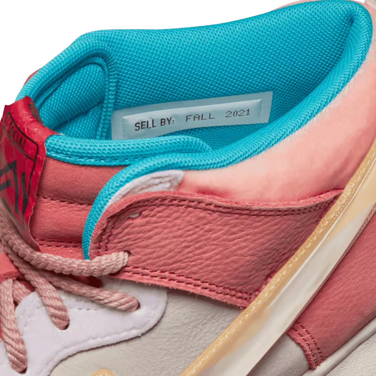 Nike Dunk Mid 'Social Status Free Lunch Strawberry Milk' (2021)